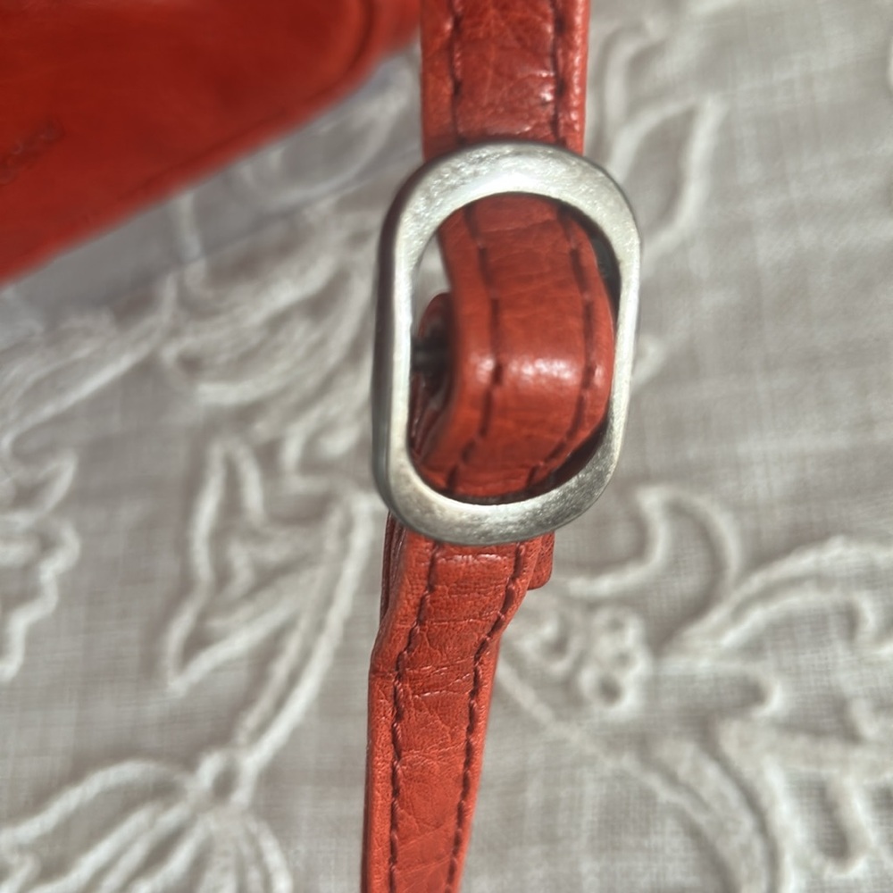 Spike & Sparrow Red Leather Camera Bag Style Crossbody - Picture 3 of 16